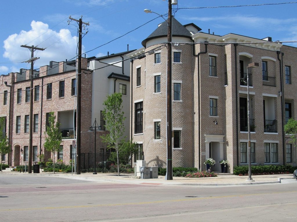 Uptown Dallas is full of beautiful condos and apartments, making this the perfect urban neighborhood for young professionals to live.